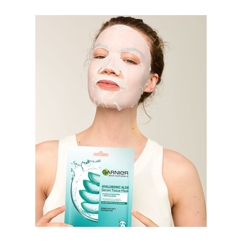 Hyaluronic Aloe tissue mask woman